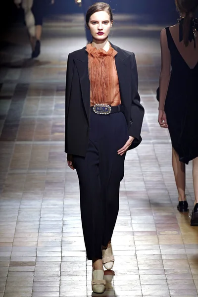 Look 19